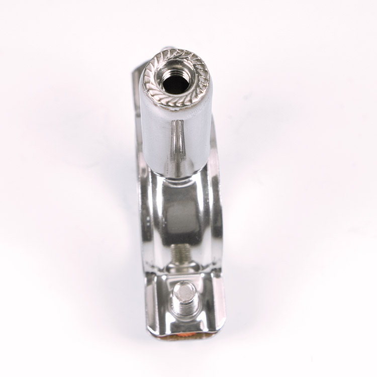 Internal thread pipe bracket